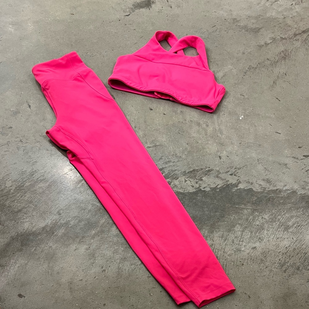 Mono B legging and Adjustable Sports bra in fuchsia